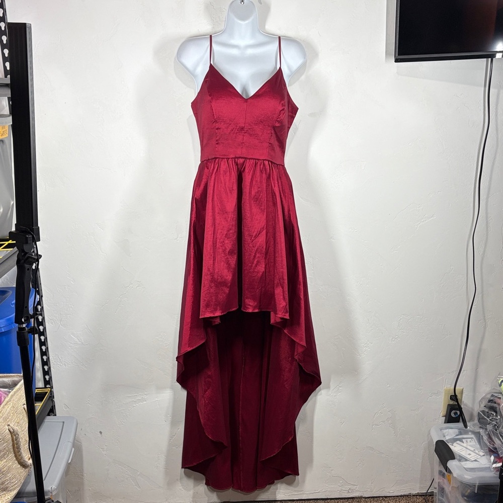 B. Smart Elegant Burgundy Evening Dress